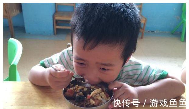 喝牛奶|7岁男童连续2年睡前喝牛奶,身高仅114厘米,医生,愚蠢害了