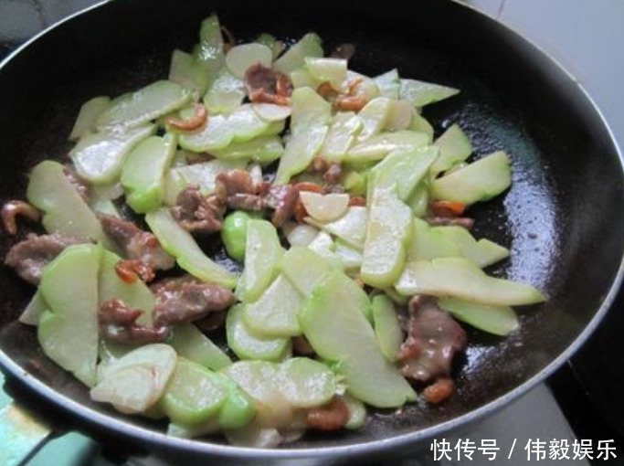 冬季养生，不妨多给家人吃此菜，补钙质，提高智力，肌肤更细腻