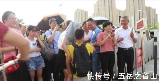 孩子|他出考场后跪地谢母,高考635分却放弃985名校,后来怎样了?