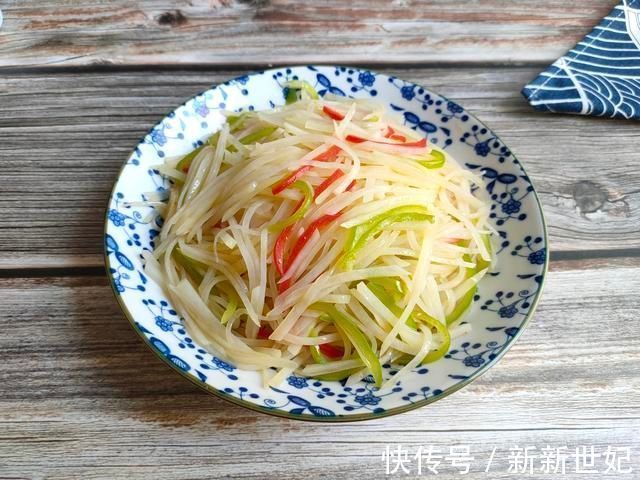 炒土豆丝,什么时候放醋是关键,这一步做对,怎么炒都脆爽好吃