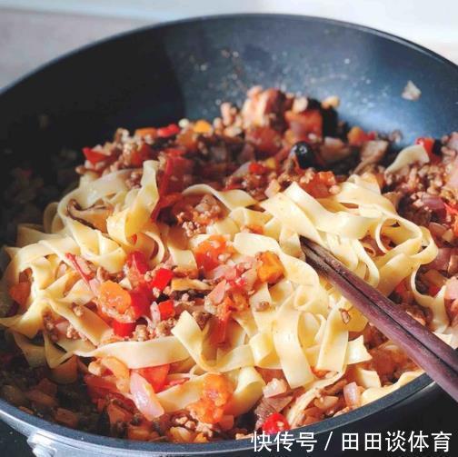 美食|面条的高档吃法,不用去西餐厅,在家自己就能做,孩子一次吃不够