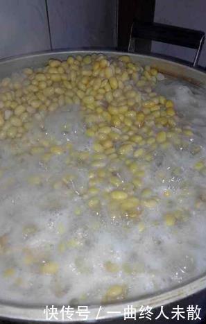 做豆浆,豆子泡好别直接打大厨教你一招,豆浆香浓细腻,特好喝