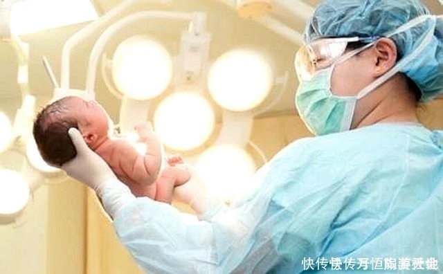 产钳术|产房内妈妈拼命为宝宝挡下产钳，爸爸却果断决定用！医生好老公