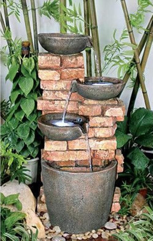 瓦片|捡几块红砖瓦片放院子里,随便一摞造个水景,潺潺流水咋看都不腻