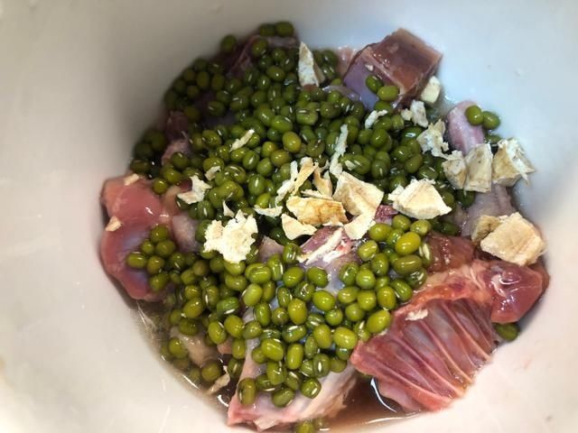 乳鸽|这食材浑身是宝,女生一周吃3次,告别黄脸婆,比敷面膜都强