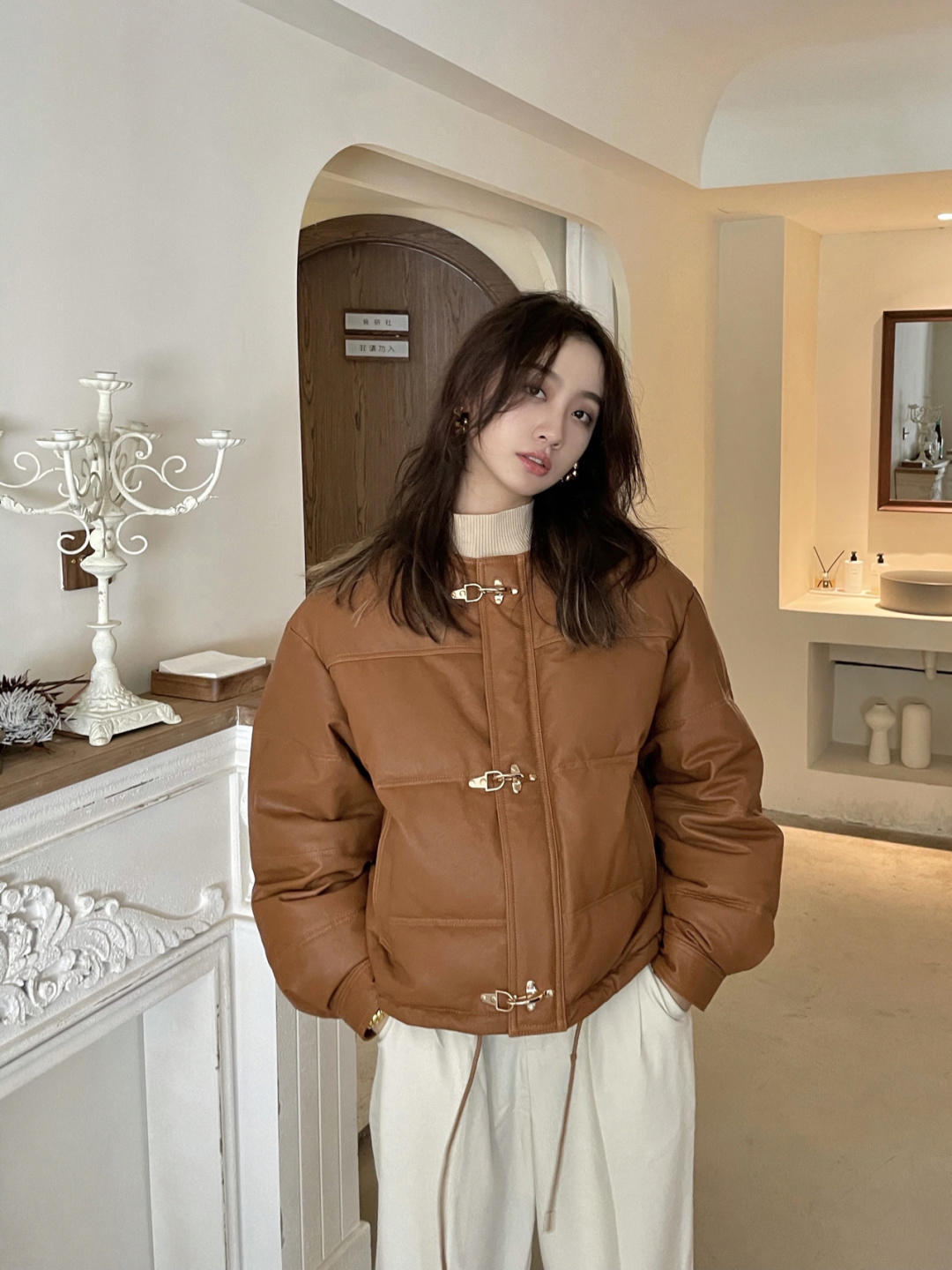 马丁靴 高质量的“皮羽绒”保暖又显贵,借鉴这些搭配,舒适优雅提气质