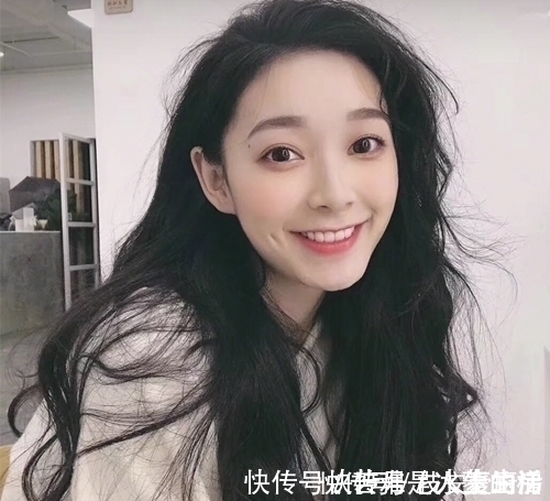 法式刘海 19年超火5款''仙女发型''，仙女们一定要试下，图4造型美翻天