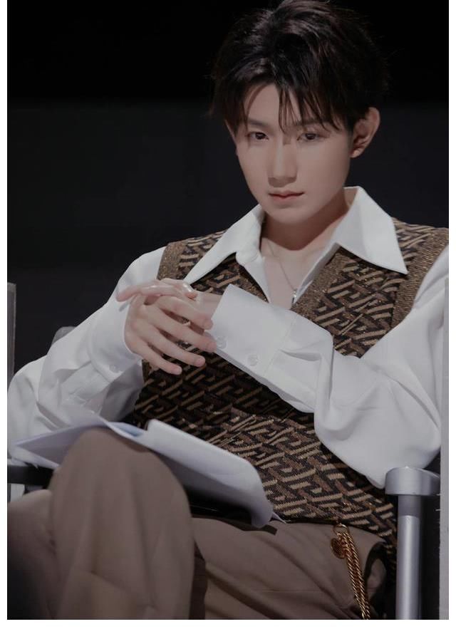 王源《明日創(chuàng)作計劃》見證最強廠牌誕生 新歌雙人舞臺獲贊