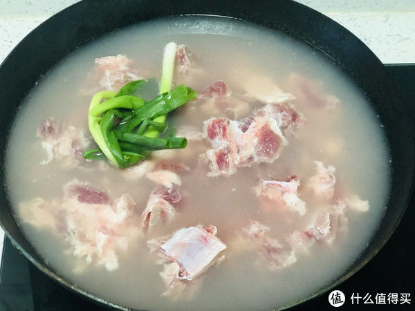 知识|炖排骨时，上边的浮沫要不要撇干净？听完老厨子的讲解，涨知识了