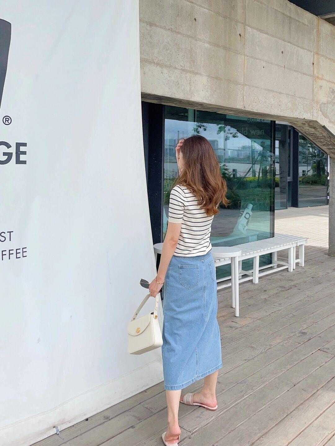 t恤|今年秋天，“牛仔裙”彻底火了，青春靓丽又显气质，时髦百搭