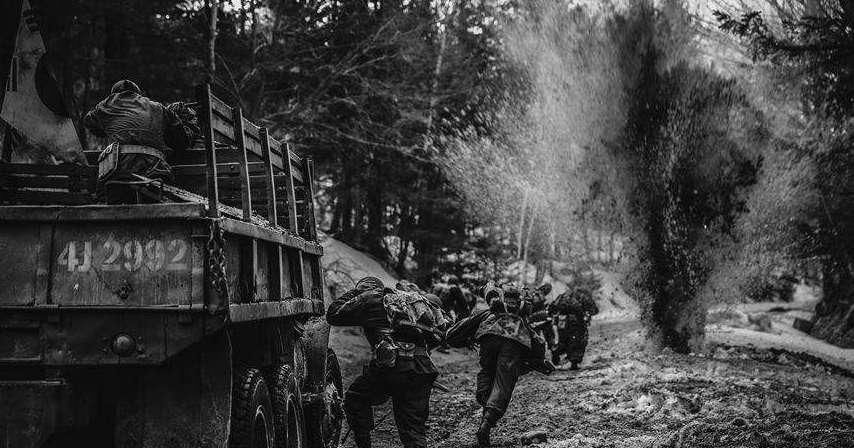 124师|5名志愿军战士追着一个营打，拦住10辆汽车，还俘虏一名美军顾问