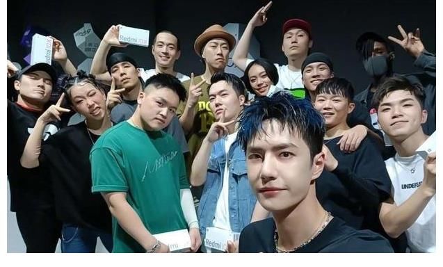 王一博送禮物遭退回，親自署名后，舞者看到瞬間被感動