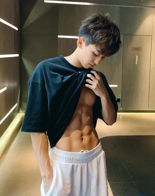 男生如何变帅？坚持五件事，让你颜值大提升