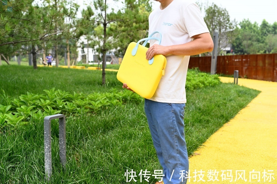 ev时尚轻便的电脑包,做工手感都不错,梵高范轻潮电脑包上手