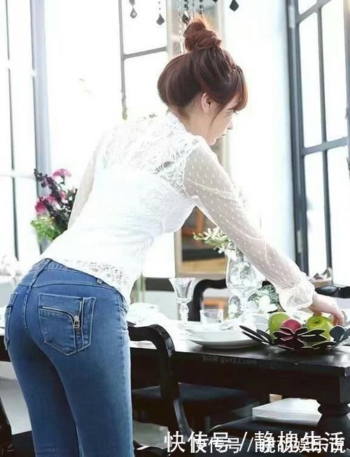 显瘦|小姐姐穿上牛仔裤,时尚典雅造型优美,充满了不寻常的活力!