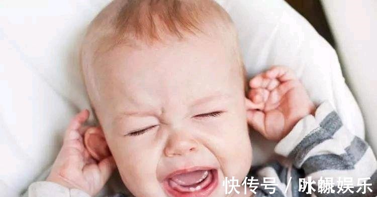 分泌物|儿子的耳朵上有个小洞宝妈试图挤压，导致孩子昏迷，被送到医院