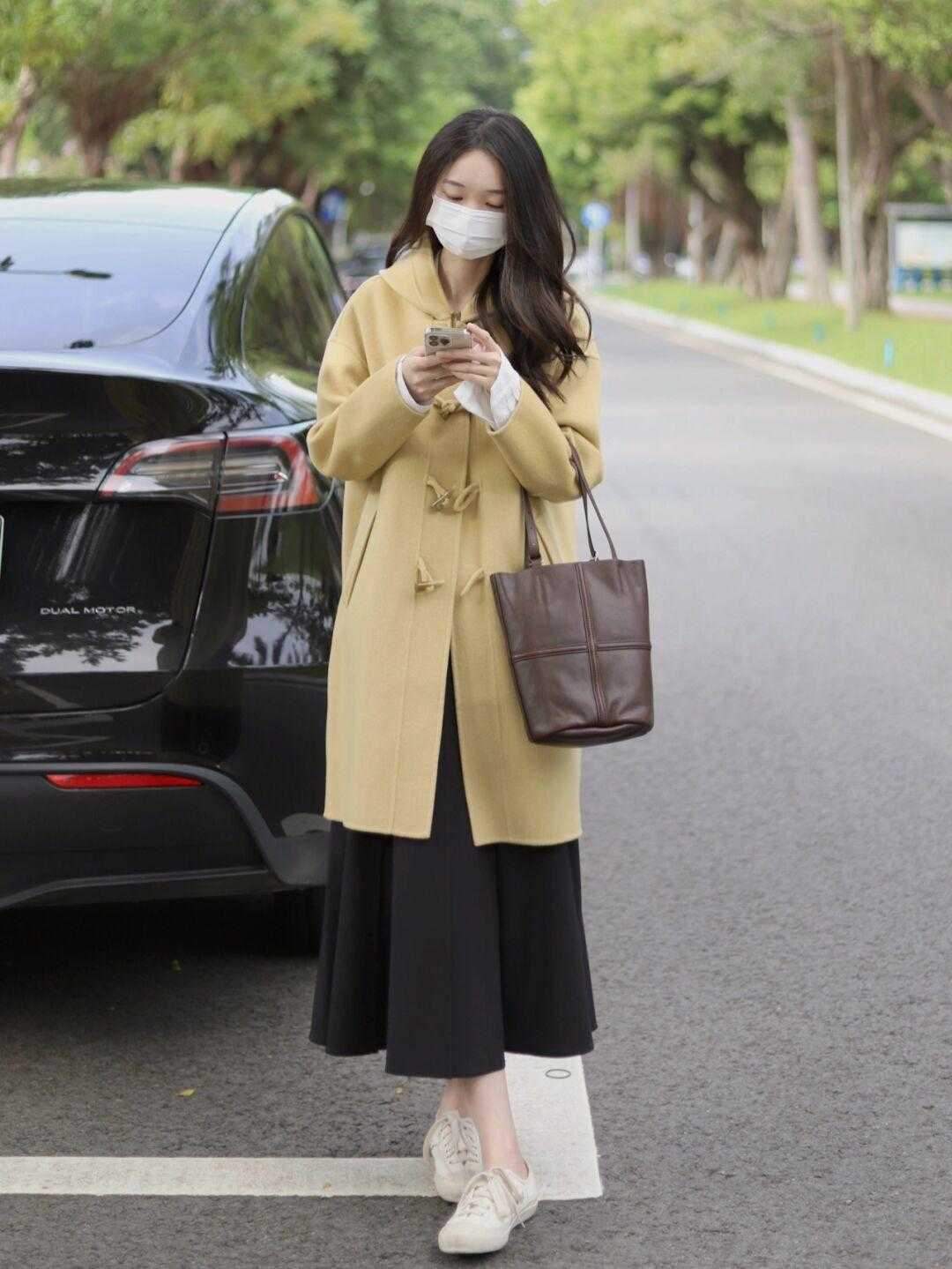 小姐姐 喜欢穿大衣的别再犹豫了！码住这款牛角扣大衣，上身效果真的很绝