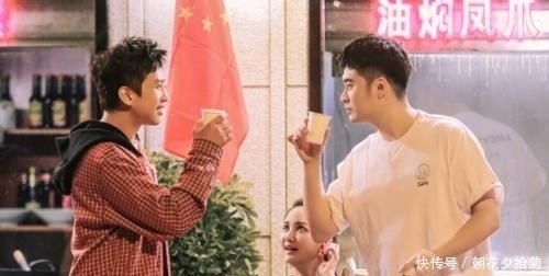 邓超陈赫默契过头，天霸动霸tua，两人“偷钱”吃夜宵