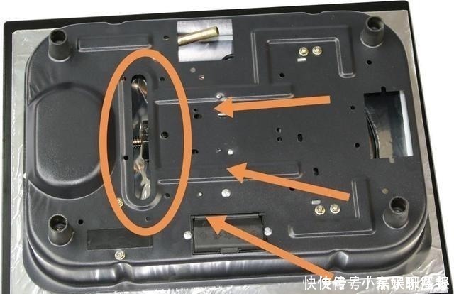 黑火|燃气灶下面2个铁片没事别乱动！听厂家一解释，才知用处这么大