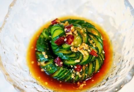 为啥饭店的拌黄瓜好吃?原来做法如此简单,学会春节待客露一手