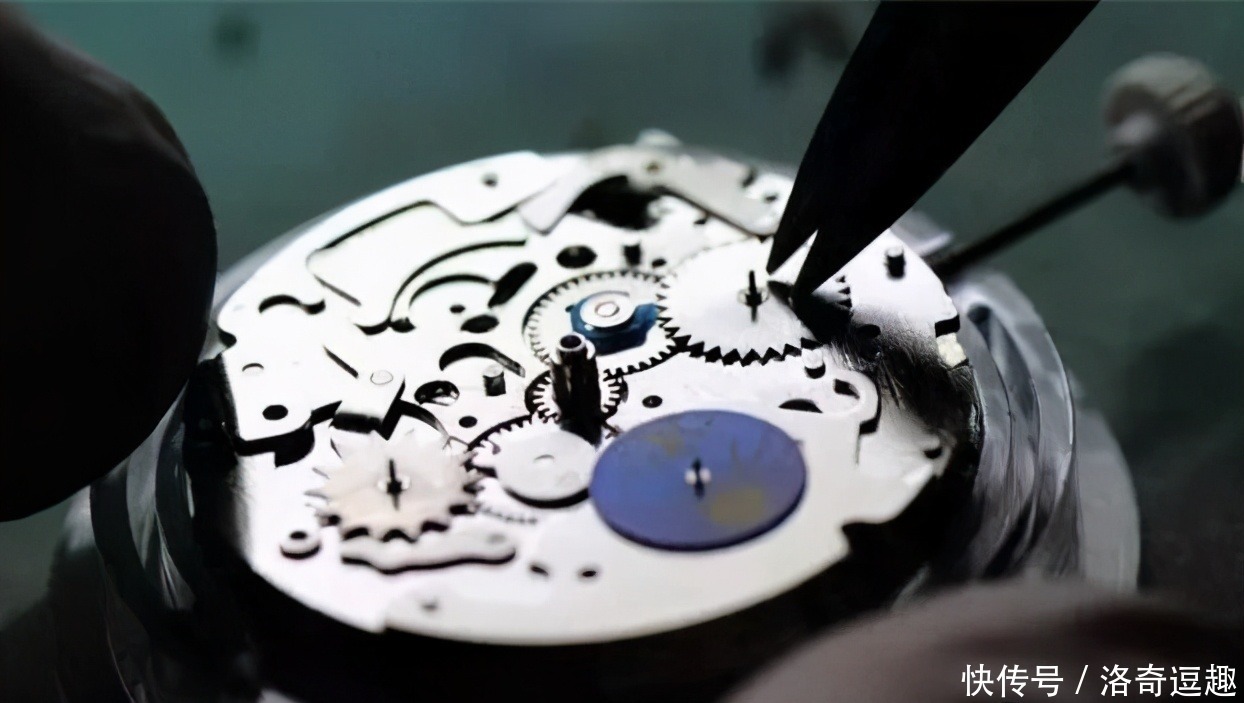 手表|机械手表的自动上链和手动上链有哪些区别?清楚地告诉你如何选择