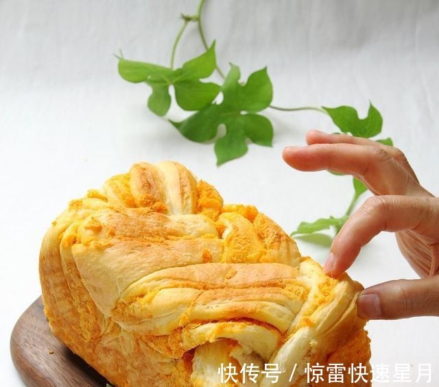 咸蛋黄|一口爱上,给你活力满满的早餐咸蛋黄肉松吐司!