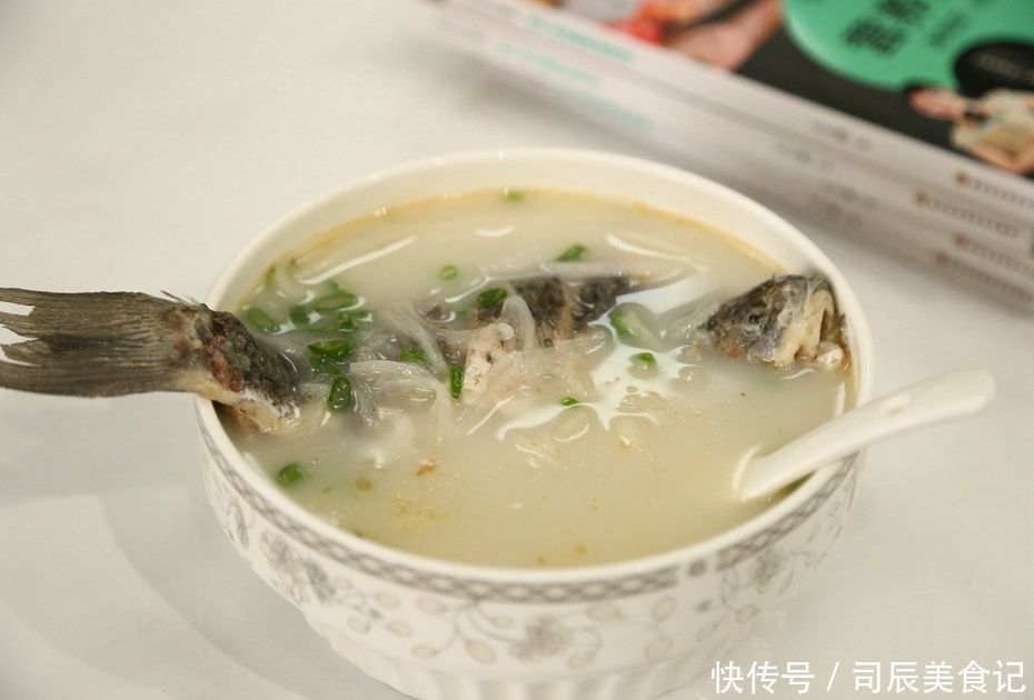浓白|鲫鱼汤怎么做又浓又白、又鲜又不腥小妙招!十几分钟做浓白鲜汤