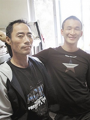 旭日阳刚|草根歌手旭日阳刚：一个再度翻红年入百万，一个回归田园种菜种田