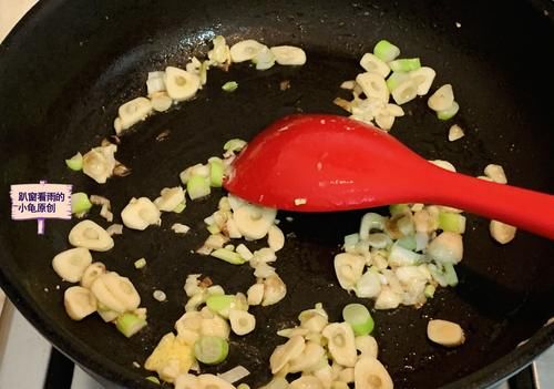  鸡蛋豆腐新吃法，比饭店做得还好吃，上桌后一扫而光，太下饭了