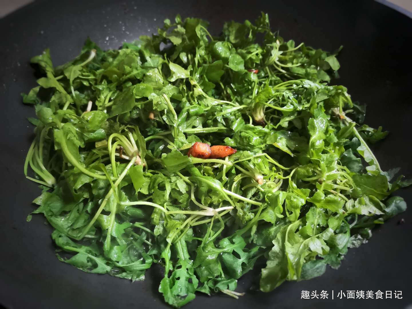 秋天,抓紧吃此菜,鲜嫩翠绿特下饭,3元一斤,再不吃就过时了!