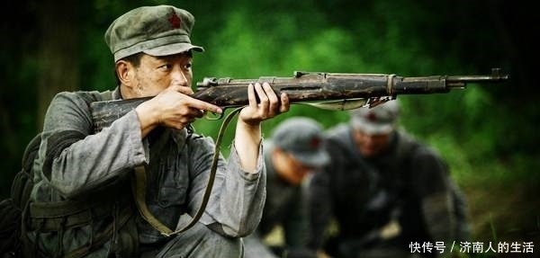 大将|他曾是红军师长,创造以石投卵战术,有机会被授大将却没被授衔