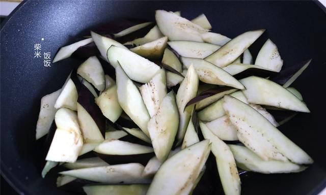 好吃|茄子简单又好吃的做法,不用油炸,不用腌,软烂鲜香赛过吃肉