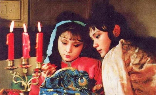 宝玉$红楼梦中,为何袭人会将醉酒的芳官放在宝玉身旁她到底有何目的!