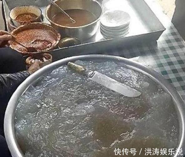 凉粉|大叔卖“稀有小吃”,一份只要10元钱,有人专程开车3小时来买