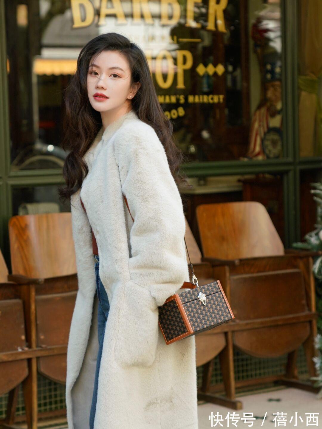 毛绒绒外套 入冬来一件“毛绒绒外套”吧,得体大方又舒适,适合普通人借鉴