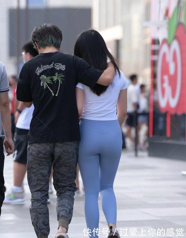 版型 打底裤的装扮青春个性穿着时髦又显瘦,更显年轻!