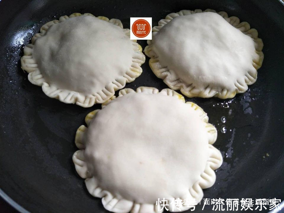 外酥|做韭菜盒子，教你一招，外酥内鲜，好吃不腻，简单又美味！