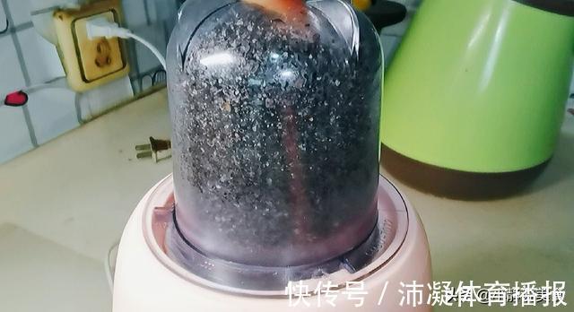 养生|96岁老中医分享的黑芝麻养生吃法,做一次吃半个月,太实用了