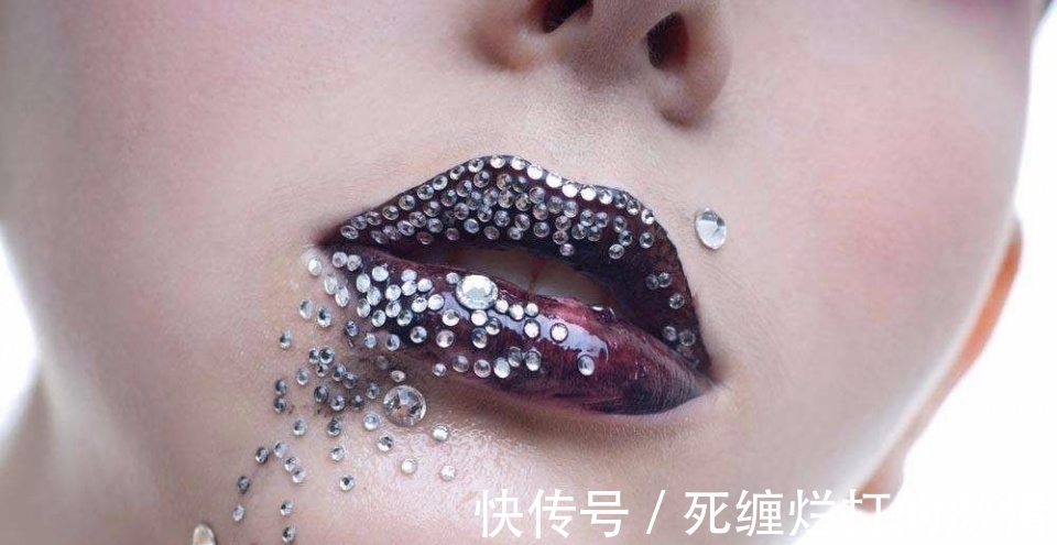 钻石 世界上最值钱的嘴巴,镶了几十颗钻石,有钱人的世界我不懂