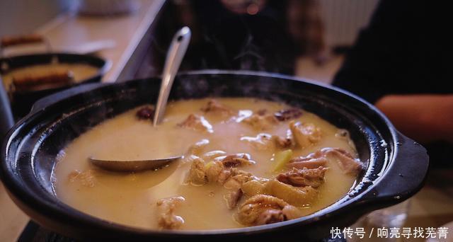 驱走|鸡肉细腻猪肚弹脆,驱走冬日的寒气,只要这锅猪肚鸡就够了!