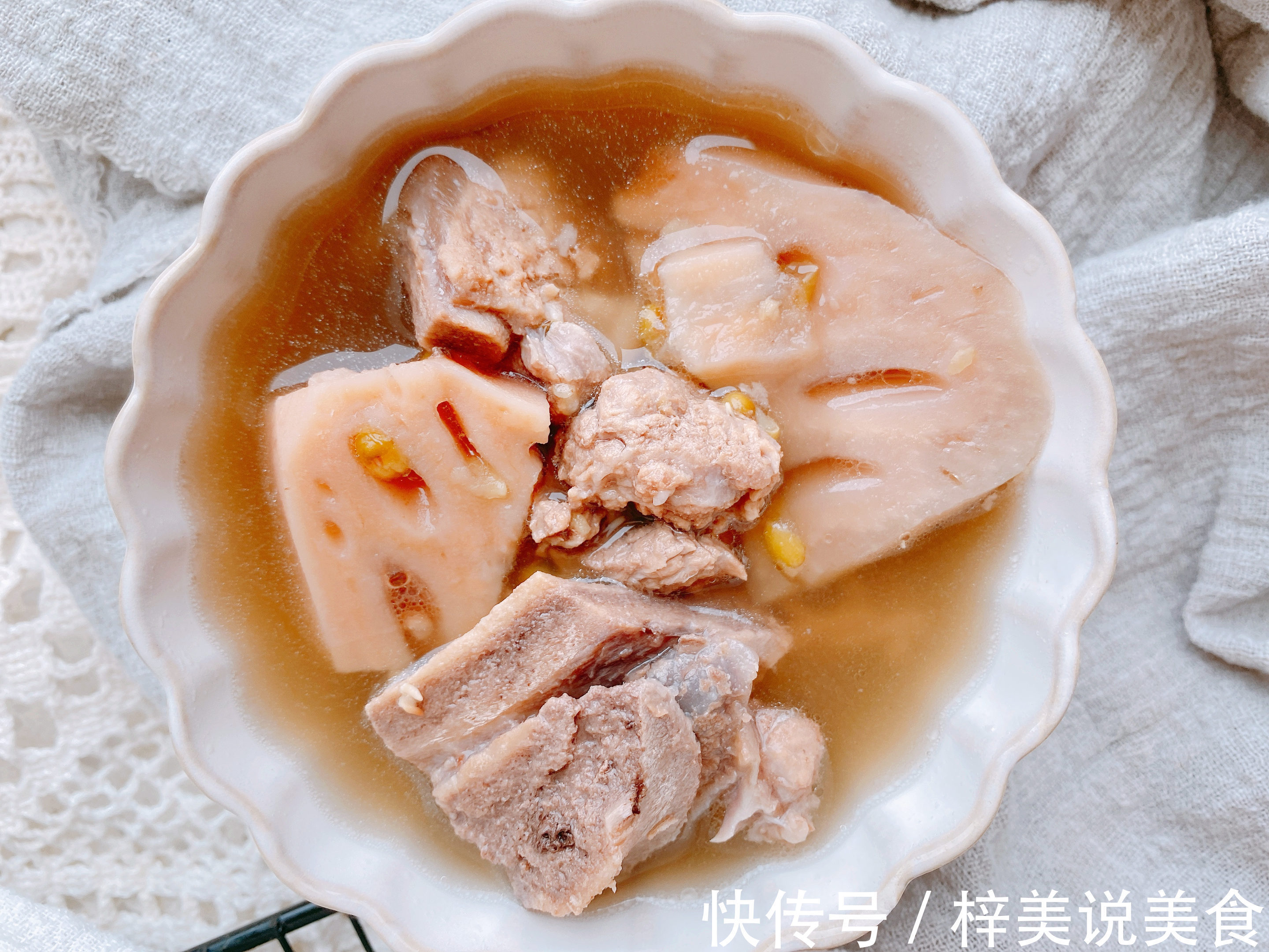 2节莲藕1把绿豆，炖出最适合秋天的汤，清热降火健脾补钙，超好喝