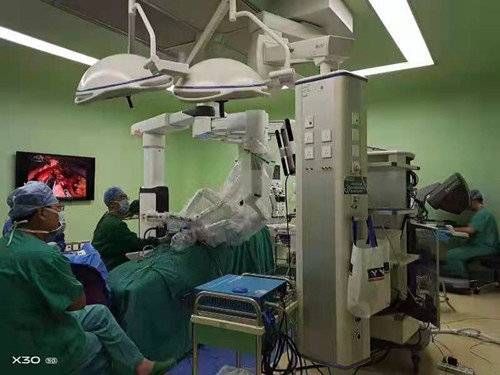 术者|齐鲁医典|51岁女性反复腹痛,达芬奇机器人助医生切胰体尾肿瘤