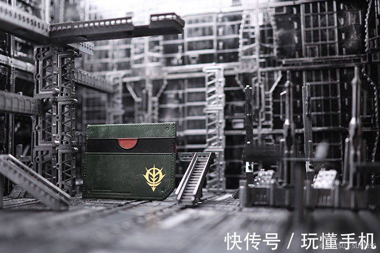 皮革 高达联名皮革产品:三大经典招牌机甲均亮相