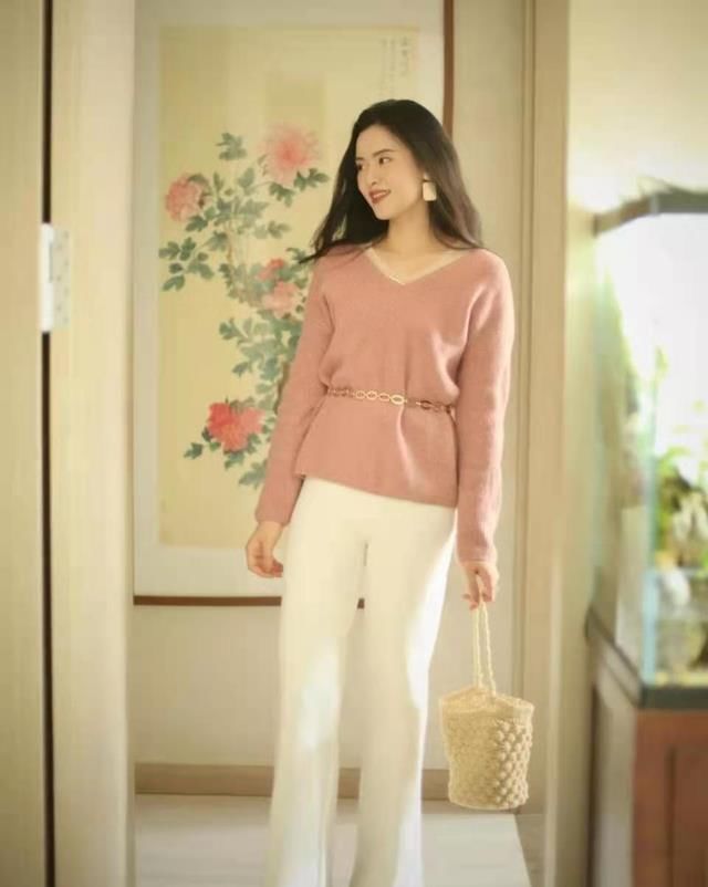 高级的淑女风：上衣+裤装，优雅时髦显气质，时尚达人亲身演绎