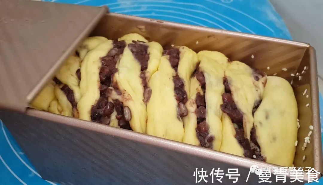 红豆面包|家常红豆面包做法，两勺卷一卷，松软香甜又解馋，学会都能开店了