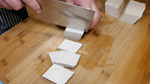 豆腐加鸡蛋百吃不厌的做法，外焦里嫩更入味，米饭都要多吃两碗