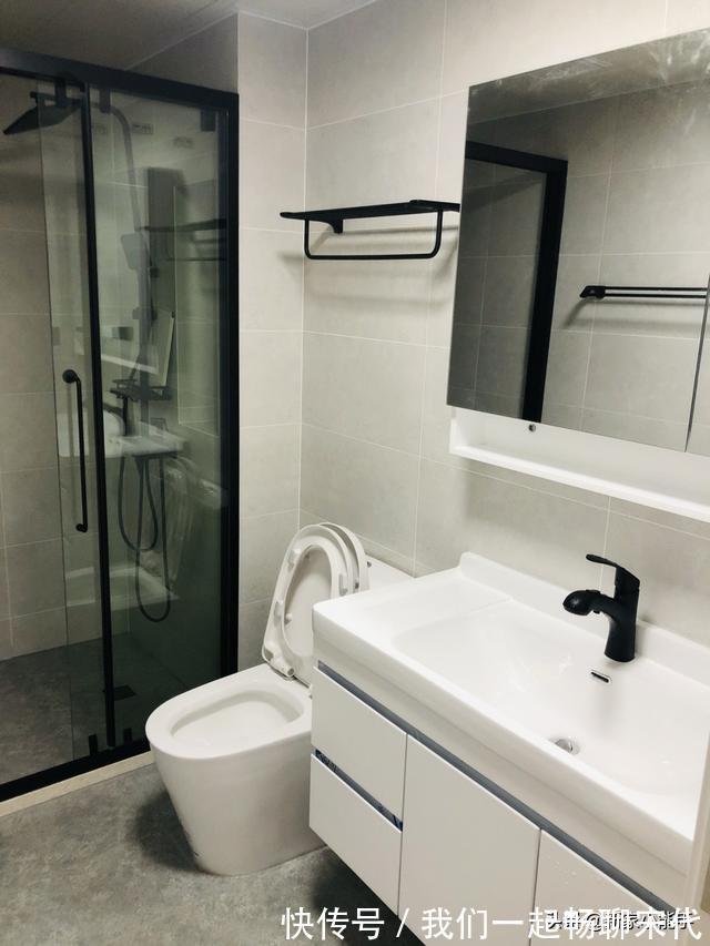 屋主|花了八个月完工,过道设计柜子很实用,主卧透明玻璃卫生间真抢眼