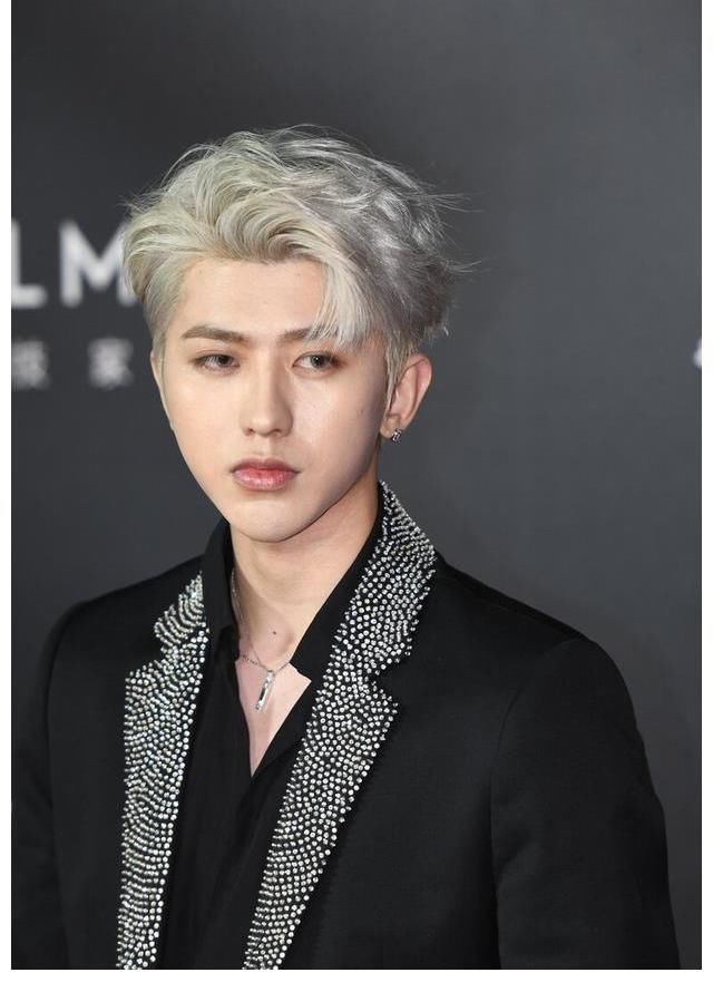 广电总局|披荆斩棘的哥哥也遭重!舞台列提示清单,调侃“哥哥们”别翻车