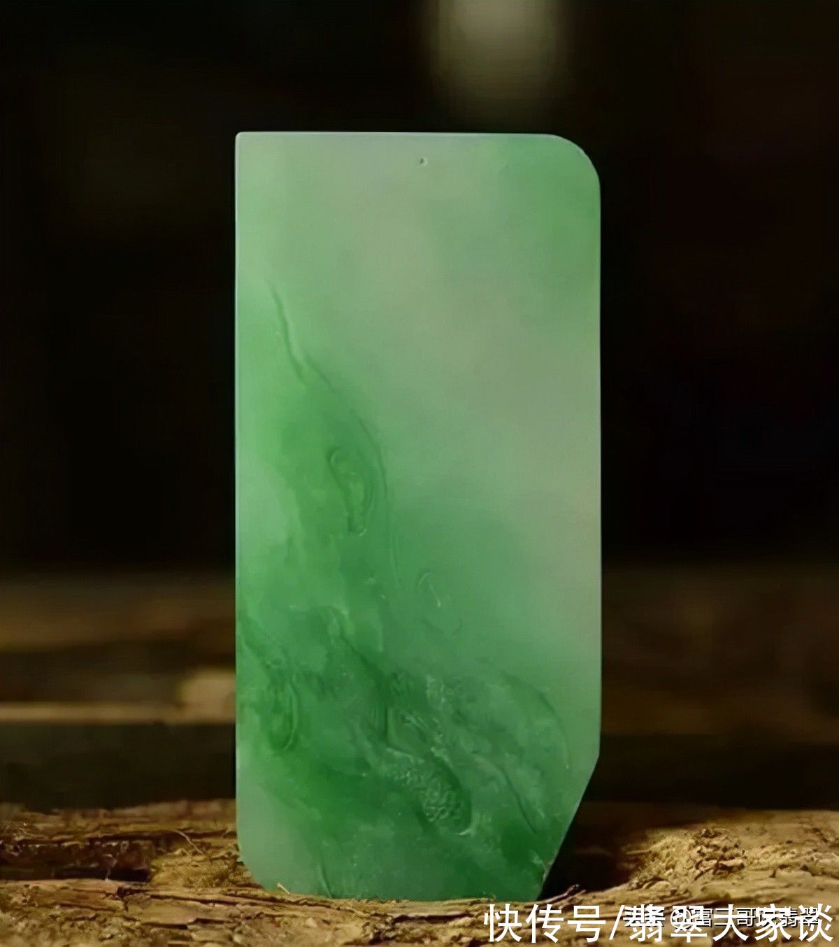 玉雕！高品质翡翠片料，俏色设计的乘龙观音，还未抛光就美感十足