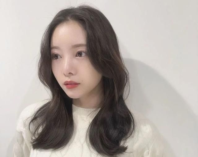 蛋卷头 谁剪谁好看的5款发型,水波纹不挑人,人鱼卷减龄又显脸小~